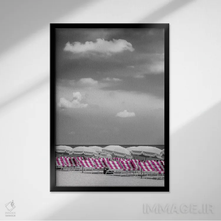 تابلو دکوراتیو صحنه ساحل با برجستگی رنگ صورتی اثر ملانی ویولا - نمای قابدار مشکی