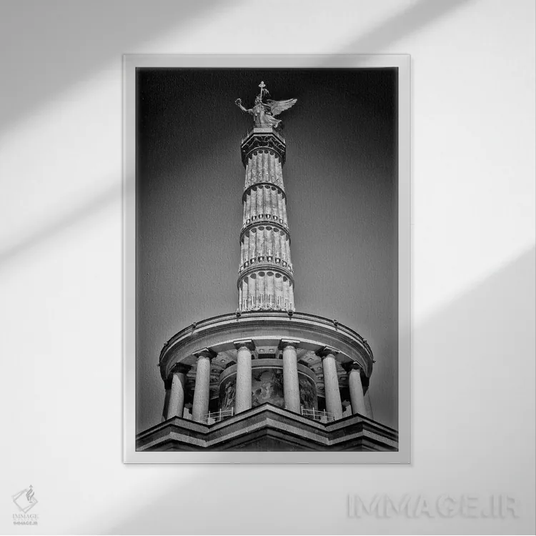 تابلو دکوراتیو ستون پیروزی برلین اثر ملانی ویولا - نمای قابدار سفید
