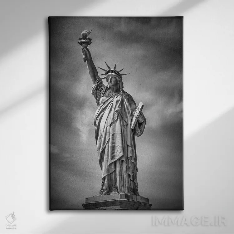 تابلو دکوراتیو تندیس آزادی نیویورک اثر ملانی ویولا - نمای روبهرو روی دیوار