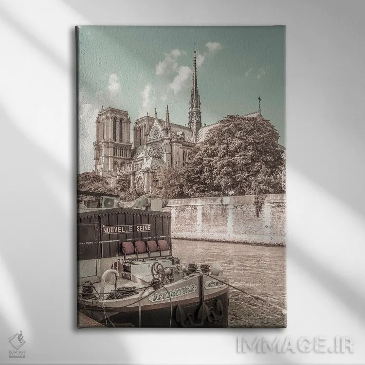 تابلو دکوراتیو کلیسای نوتردام پاریس اثر ملانی ویولا - نمای روبهرو روی دیوار