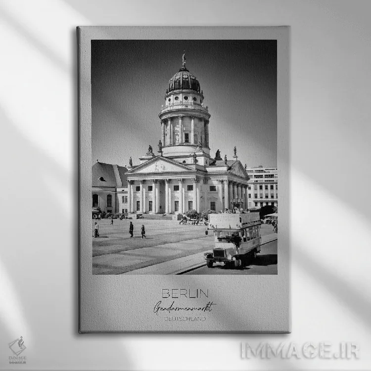 تابلو دکوراتیو در کانون توجه: میدان ژاندارمن مارکت برلین اثر ملانی ویولا - نمای روبهرو روی دیوار
