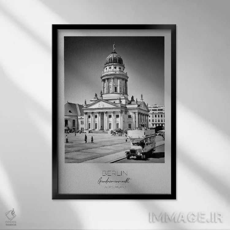 تابلو دکوراتیو در کانون توجه: میدان ژاندارمن مارکت برلین اثر ملانی ویولا - نمای قابدار مشکی
