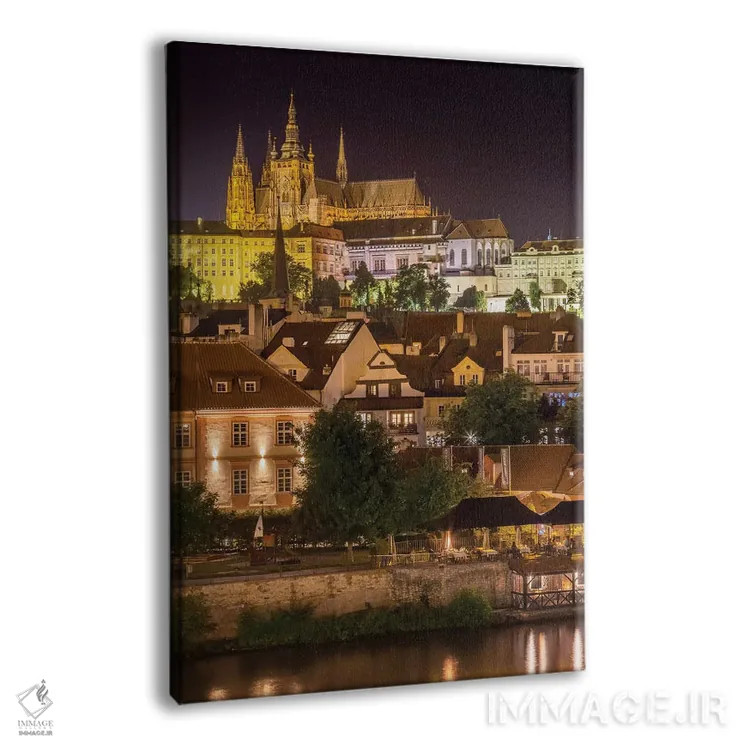 تابلو دکوراتیو قلعه پراگ و کلیسای سنت ویتوس در شب اثر ملانی ویولا - نمای پرسپکتیو محصول