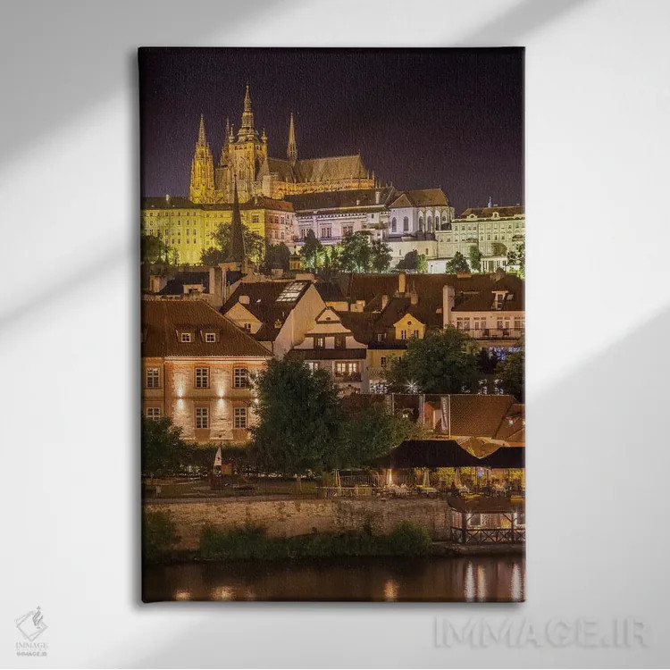 تابلو دکوراتیو قلعه پراگ و کلیسای سنت ویتوس در شب اثر ملانی ویولا - نمای روبهرو روی دیوار