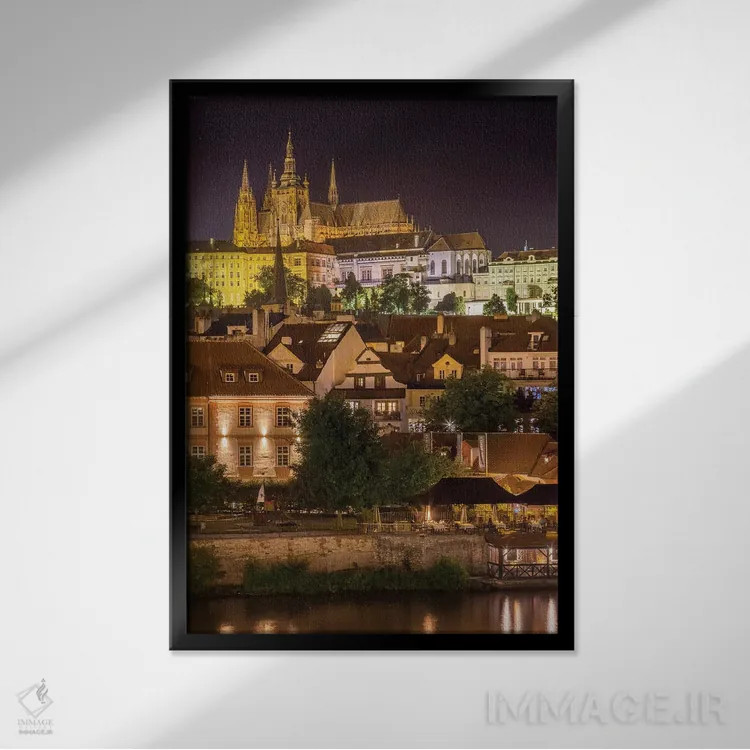 تابلو دکوراتیو قلعه پراگ و کلیسای سنت ویتوس در شب اثر ملانی ویولا - نمای قابدار مشکی