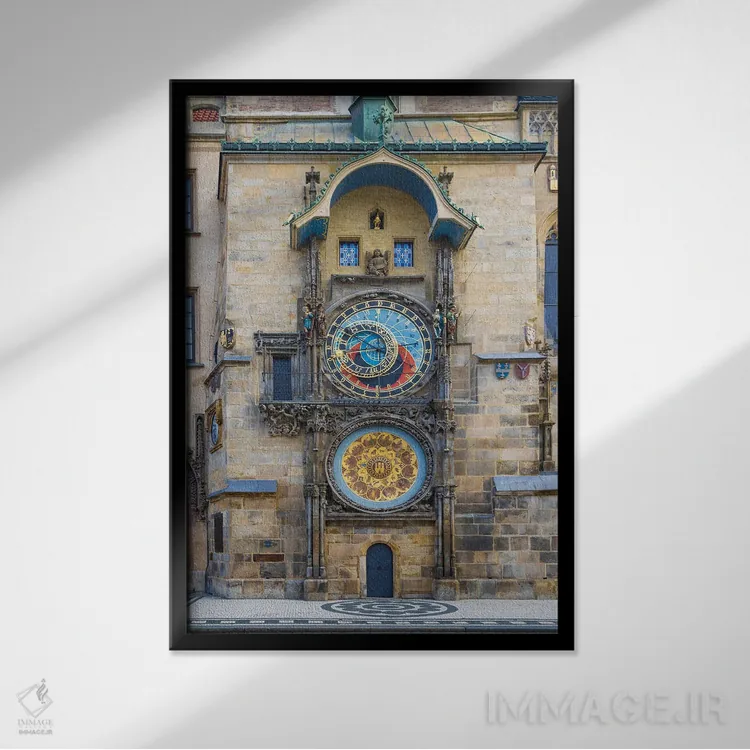 تابلو دکوراتیو ساعت نجومی پراگ اثر ملانی ویولا - نمای قابدار مشکی