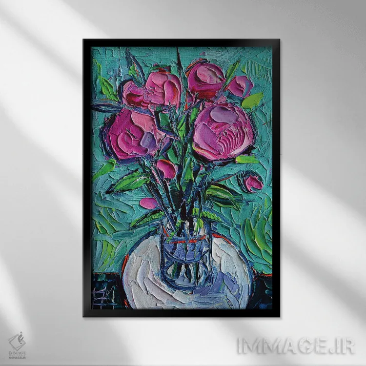 تابلو دکوراتیو گل صدتومانی انتزاعی روی میز سفید اثر مونا ادولسکو - نمای قابدار مشکی