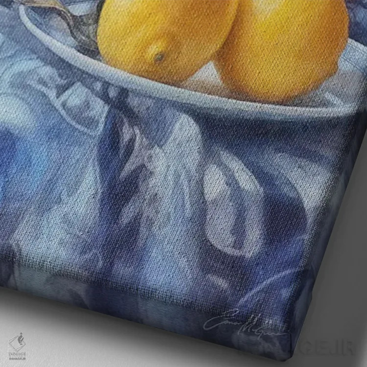 تابلو دکوراتیو طبیعت بی جان لیمویی و آبی اثر کانر مک گوایر - نمای نزدیک بافت بوم