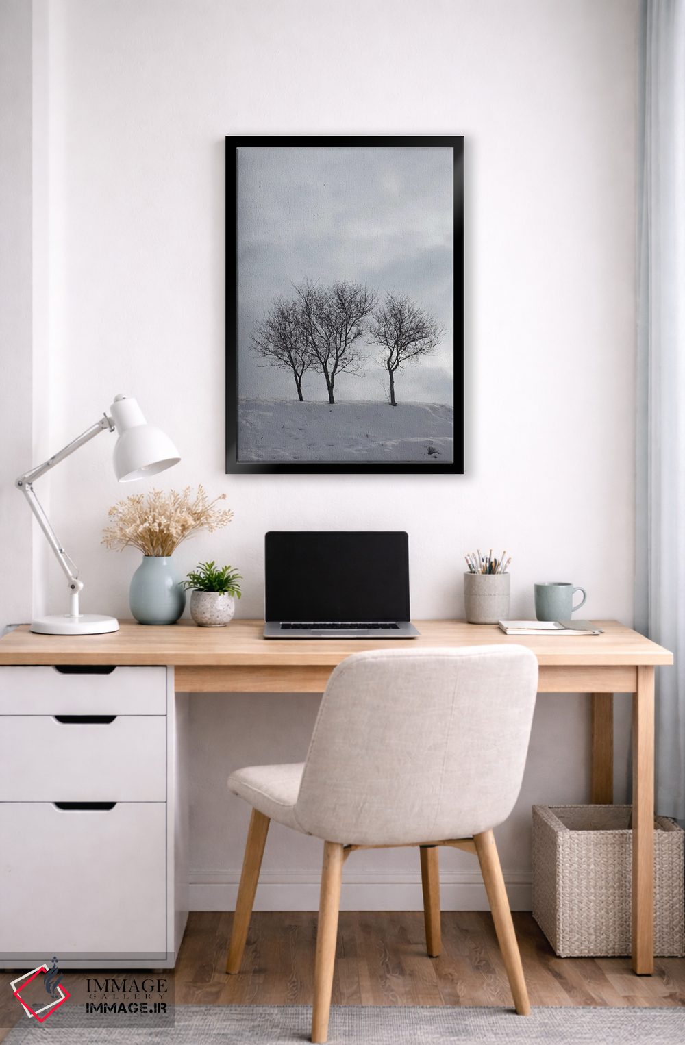 تابلو دکوراتیو سه درخت بدون برگ روی تپه ای برفی اثر مایک کیف - D6B