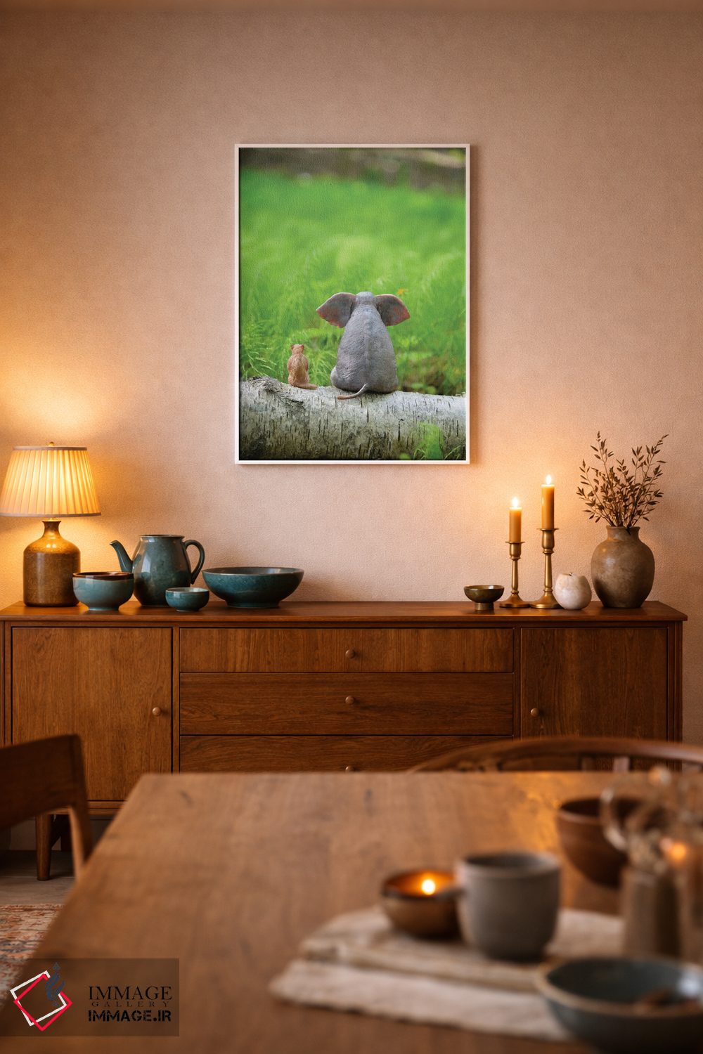 تابلو دکوراتیو فیل و سگ روی چمنزار سبز نشسته اند اثر مایک کیف - D6W