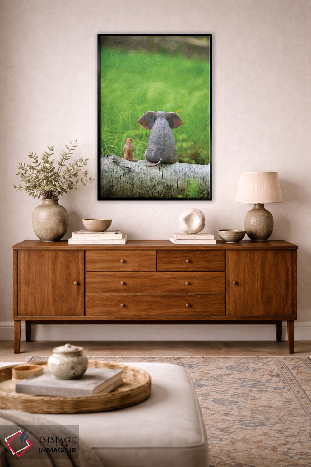 تابلو دکوراتیو فیل و سگ روی چمنزار سبز نشسته اند اثر مایک کیف - D4B