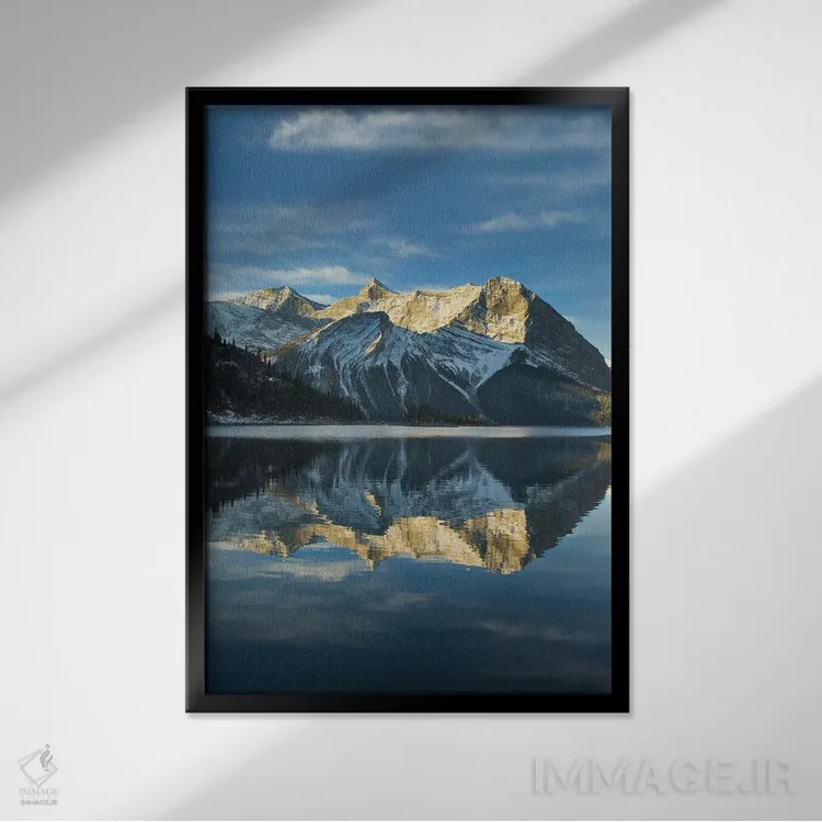 تابلو دکوراتیو کانادا، آلبرتا. طلوع خورشید بر کوه سارایل و کوه فوش دریاچه… اثر آلن ماچروویچ - نمای قابدار مشکی