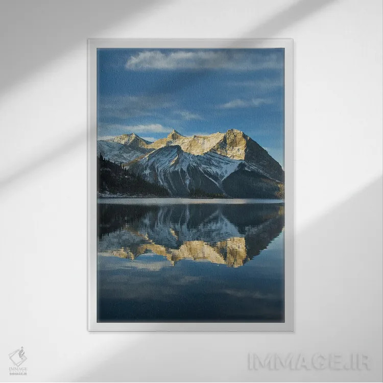 تابلو دکوراتیو کانادا، آلبرتا. طلوع خورشید بر کوه سارایل و کوه فوش دریاچه… اثر آلن ماچروویچ - نمای قابدار سفید