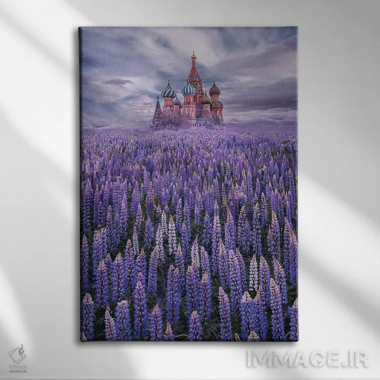 تابلو دکوراتیو "مزرعه لوبین در میدان سرخ" اثر هوبوپیبا - نمای روبهرو روی دیوار