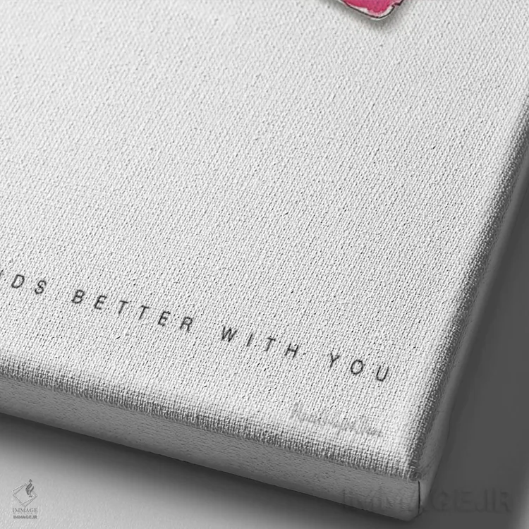 تابلو مینیمال "عشق میکستیپ" اثر مرسدس لوپز چارو - نمای نزدیک بافت بوم