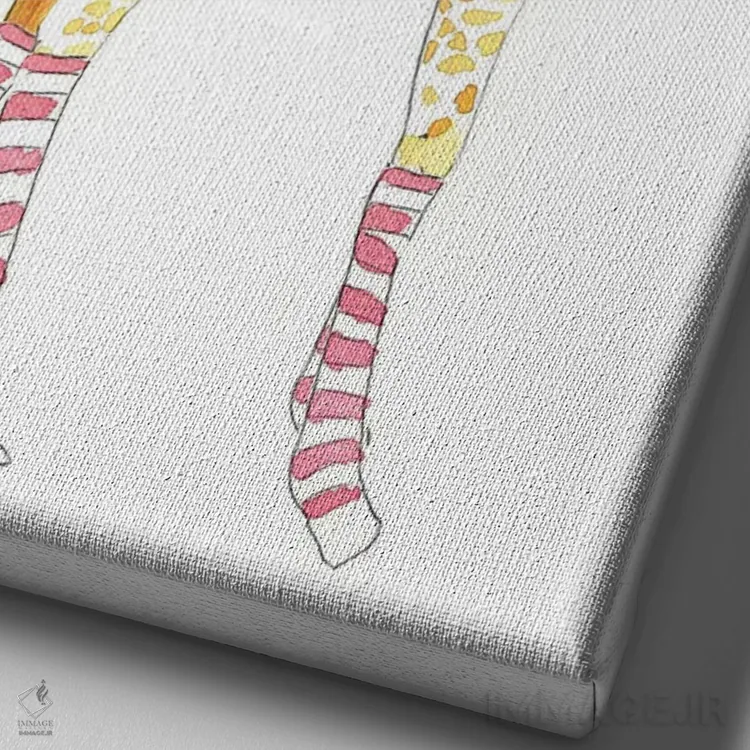 تابلو دکوراتیو زرافه با پروانه اثر مرسدس لوپز چارو - نمای نزدیک بافت بوم