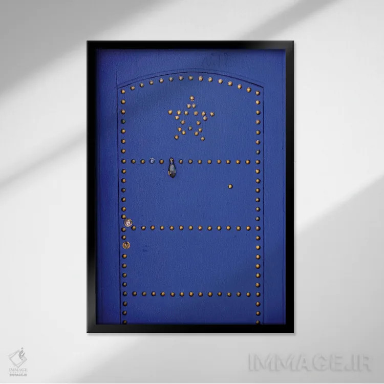 تابلو دکوراتیو دروازه ستاره آبی اثر مارک مکلارن جانسون - نمای قابدار مشکی