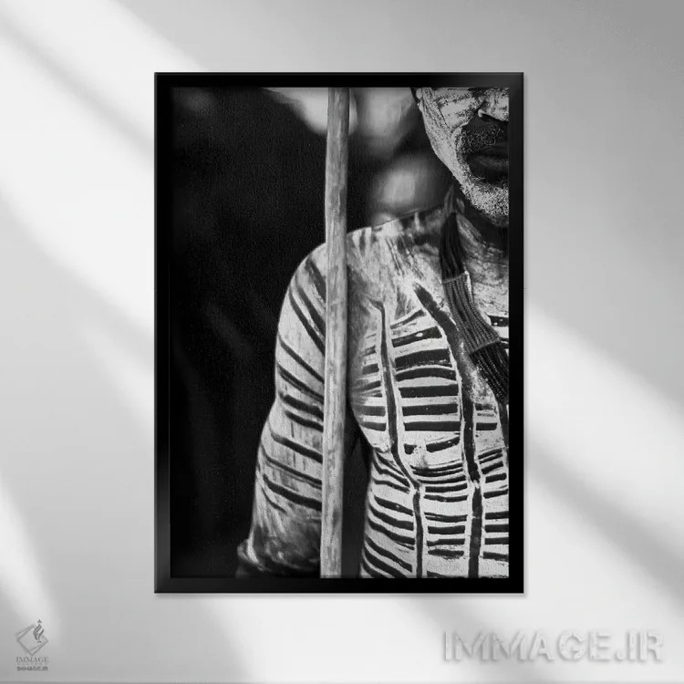 تابلو دکوراتیو قبیله اول اثر مارک مکلارن جانسون - نمای قابدار مشکی