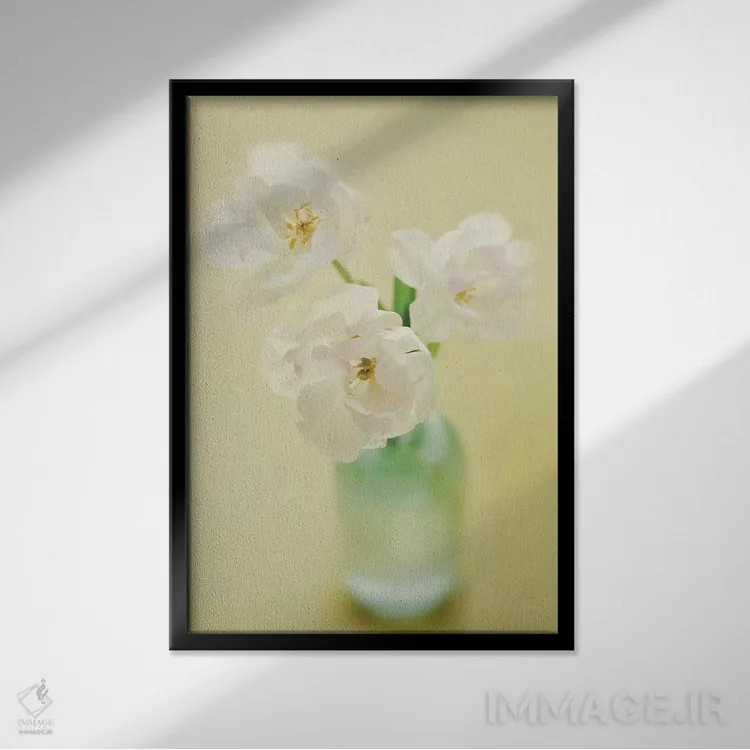 تابلو دکوراتیو لاله ها اثر مندی لین - نمای قابدار مشکی