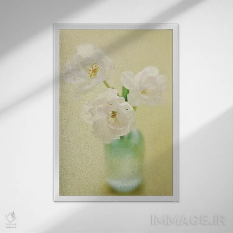 تابلو دکوراتیو لاله ها اثر مندی لین - نمای قابدار سفید