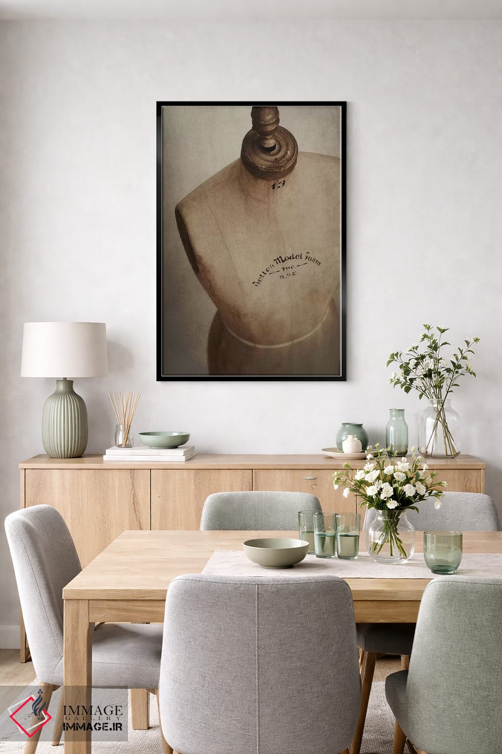 تابلو دکوراتیو "فرم لباس وین" اثر مندی لین - D6B