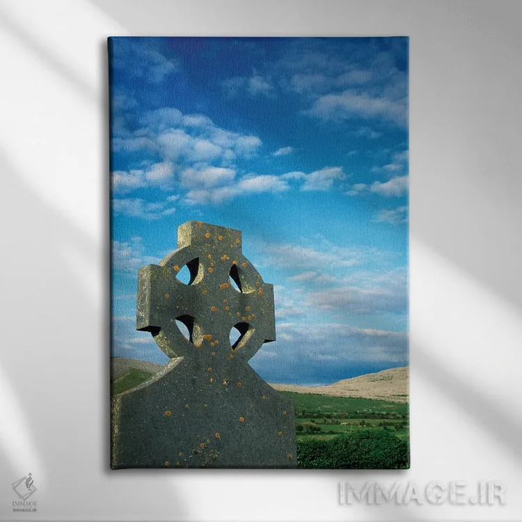 تابلو دکوراتیو Ireland, Celtic Cross In Field.,اروپا، ایرلند، صلیب سلتی د… اثر مریلین پارور - نمای روبهرو روی دیوار