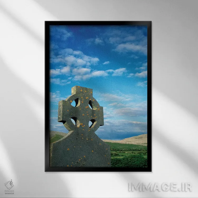 تابلو دکوراتیو Ireland, Celtic Cross In Field.,اروپا، ایرلند، صلیب سلتی د… اثر مریلین پارور - نمای قابدار مشکی