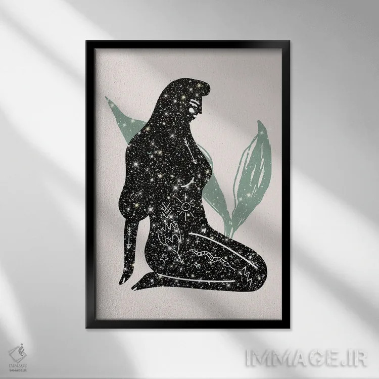 تابلو دکوراتیو بانوی کیهانی درخشان اثر مامبو آرت استودیو - نمای قابدار مشکی