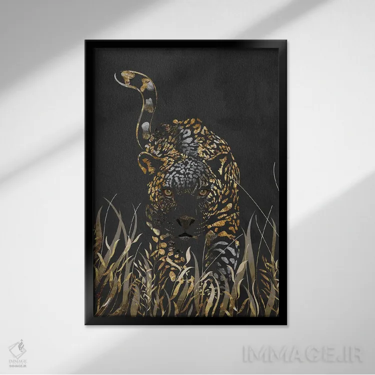 تابلو دکوراتیو پلنگ سیاه و طلایی اثر سارا مانوفسکی - نمای قابدار مشکی