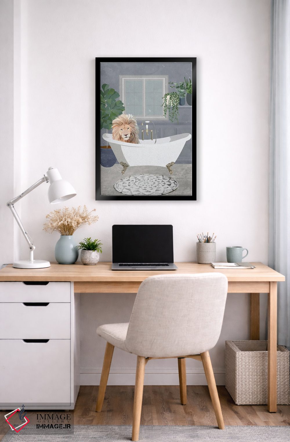 تابلو دکوراتیو شیر در حال حمام کردن اثر سارا مانوفسکی - D5B