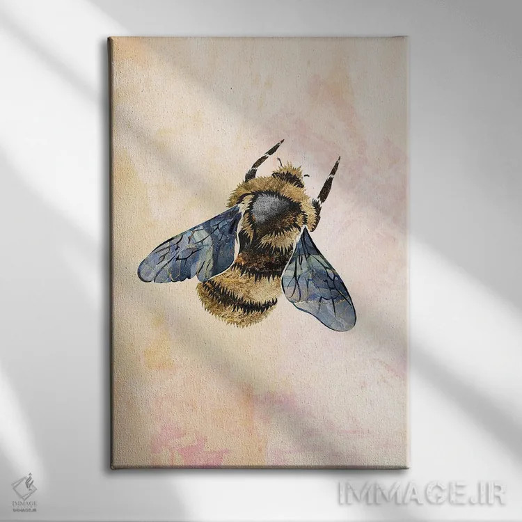 تابلو دکوراتیو زنبور آبرنگی فلزی ۲ اثر سارا مانوفسکی - نمای روبهرو روی دیوار