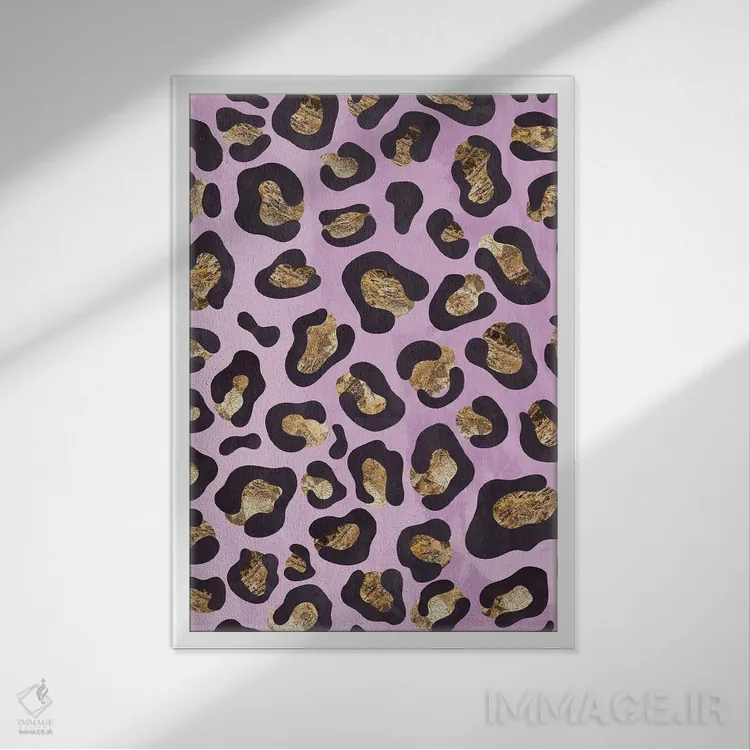 تابلو دکوراتیو نقش پلنگی صورتی طلایی اثر سارا مانوفسکی - نمای قابدار سفید
