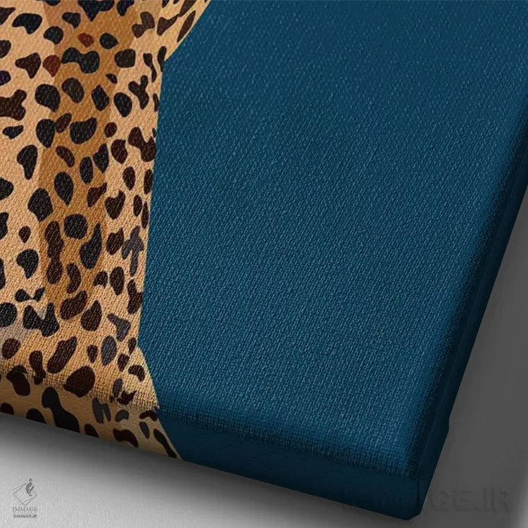 تابلو مینیمال یوزپلنگ مدرن با کلاه آفتابی اثر سارا مانوفسکی - نمای نزدیک بافت بوم