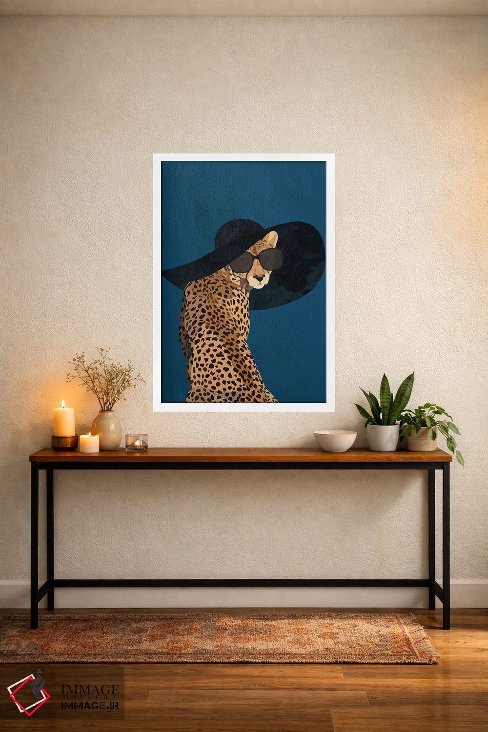 تابلو مینیمال یوزپلنگ مدرن با کلاه آفتابی اثر سارا مانوفسکی - D3W