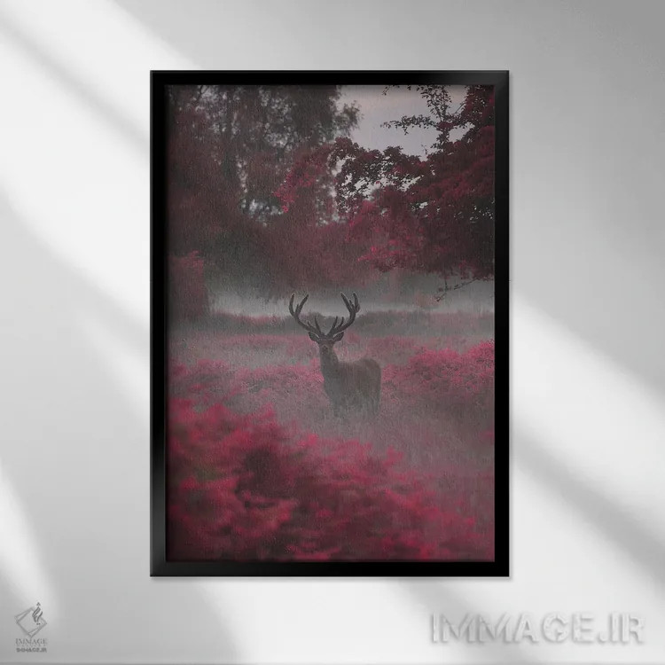 تابلو دکوراتیو گوزن توت فرنگی شماره ۱ اثر مکس الیس - نمای قابدار مشکی