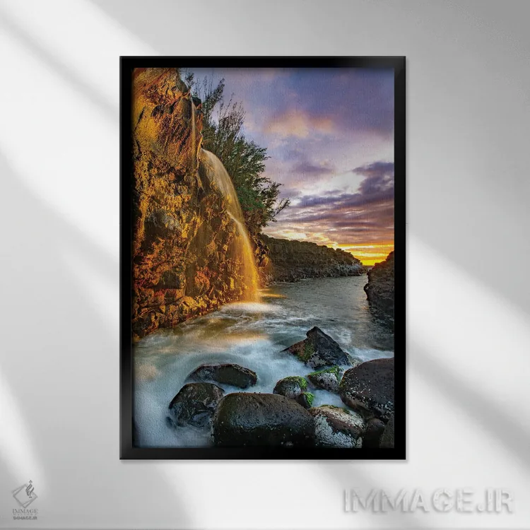 تابلو دکوراتیو درخور یک ملکه اثر شین مایرز - نمای قابدار مشکی