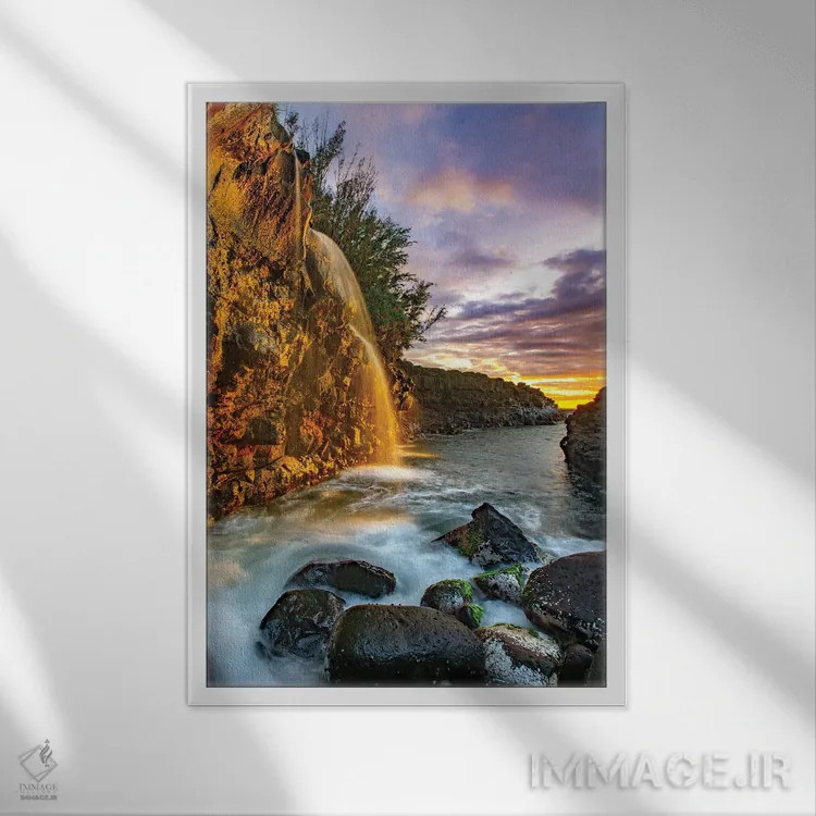 تابلو دکوراتیو درخور یک ملکه اثر شین مایرز - نمای قابدار سفید