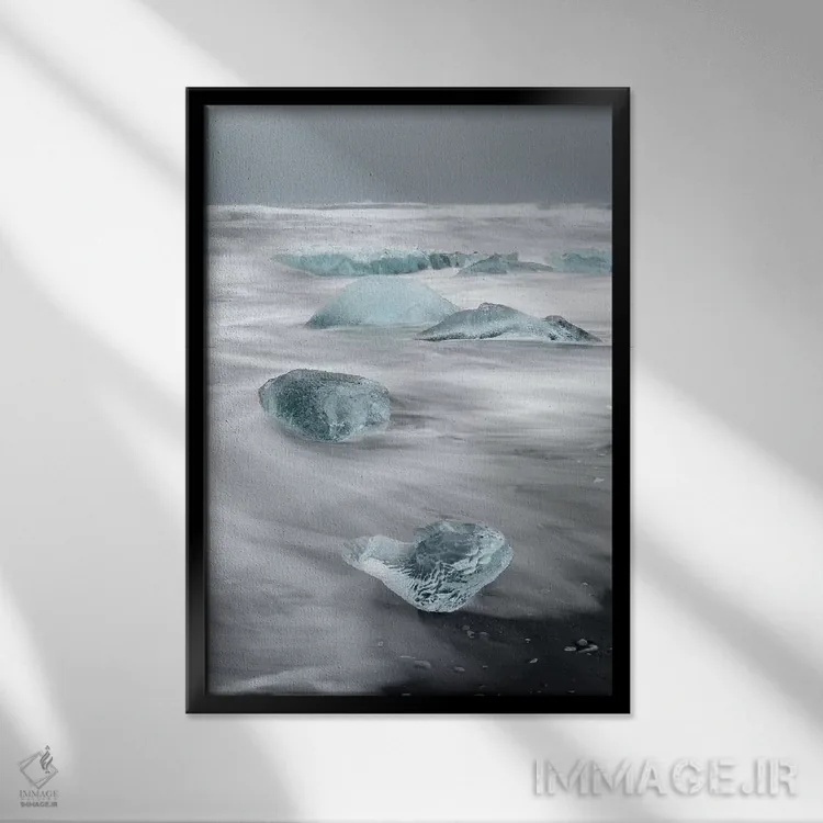 تابلو دکوراتیو Iceland.,کوه های یخ در ساحل شنی سیاه آتشفشانی، ایسلند اثر مارتین زویک - نمای قابدار مشکی