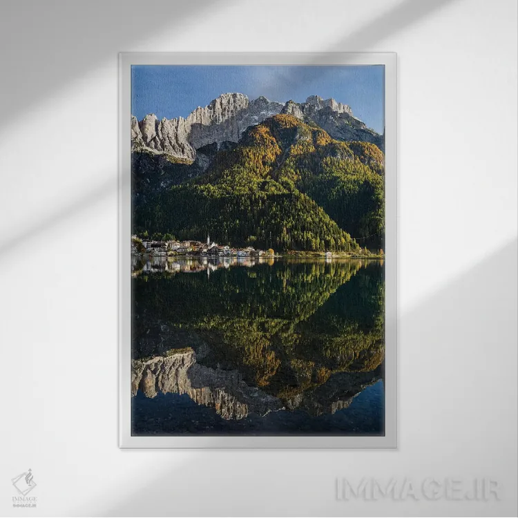 تابلو دکوراتیو Dolomites, Veneto, Italy,دهکده آلگه کنار دریاچه آلگه در دام… اثر مارتین زویک - نمای قابدار سفید