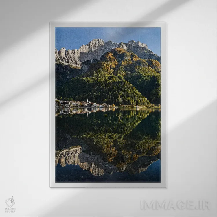 تابلو دکوراتیو Dolomites, Veneto, Italy,دهکده آلگه کنار دریاچه آلگه در دام… اثر مارتین زویک - نمای قابدار سفید