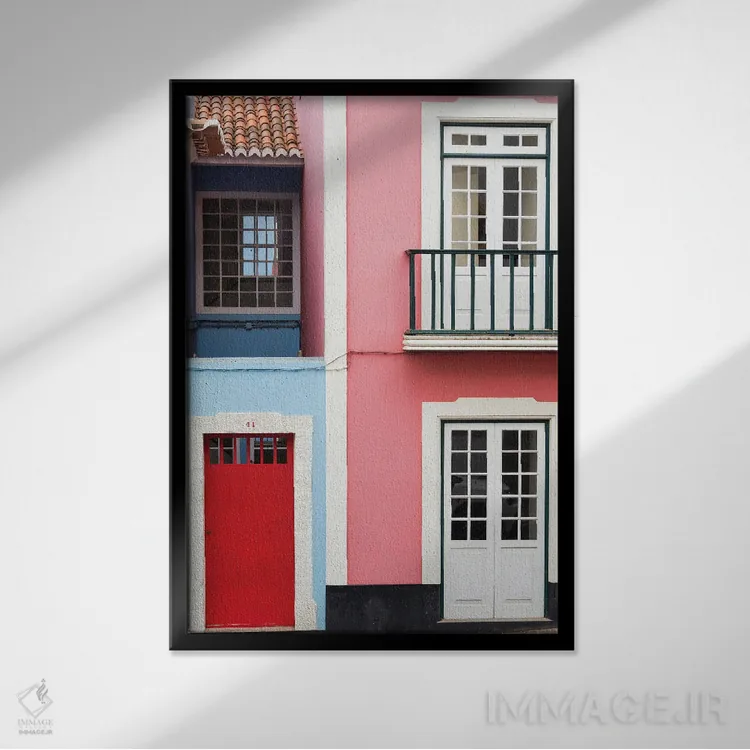 تابلو دکوراتیو نمای سنتی خانه ها در مرکز تاریخی. مرکز تاریخی آنگرا دو هیرو… اثر مارتین زویک - نمای قابدار مشکی