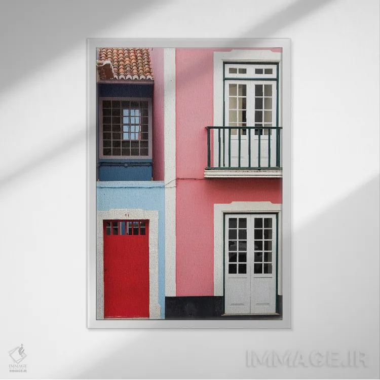 تابلو دکوراتیو نمای سنتی خانه ها در مرکز تاریخی. مرکز تاریخی آنگرا دو هیرو… اثر مارتین زویک - نمای قابدار سفید
