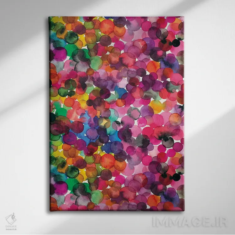 تابلو دکوراتیو نقطه های آبرنگی همپوشان اثر نینولا دیزاین - نمای روبهرو روی دیوار