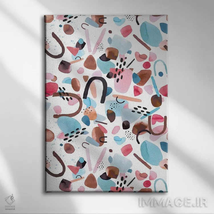 تابلو انتزاعی قطعات هندسی آبرنگی آبی و صورتی اثر نینولا دیزاین - نمای روبهرو روی دیوار