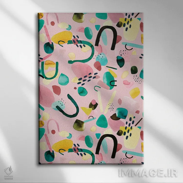 تابلو انتزاعی قطعات هندسی انتزاعی صورتی و سبز اثر نینولا دیزاین - نمای روبهرو روی دیوار
