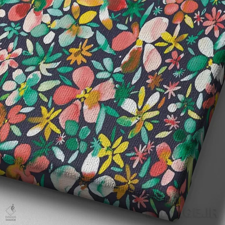 تابلو انتزاعی گل و گلبرگ های رنگی سبز اثر نینولا دیزاین - نمای نزدیک بافت بوم