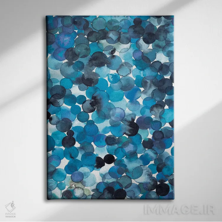 تابلو انتزاعی نقاط آبرنگی همپوشانی آبی اثر نینولا دیزاین - نمای روبهرو روی دیوار
