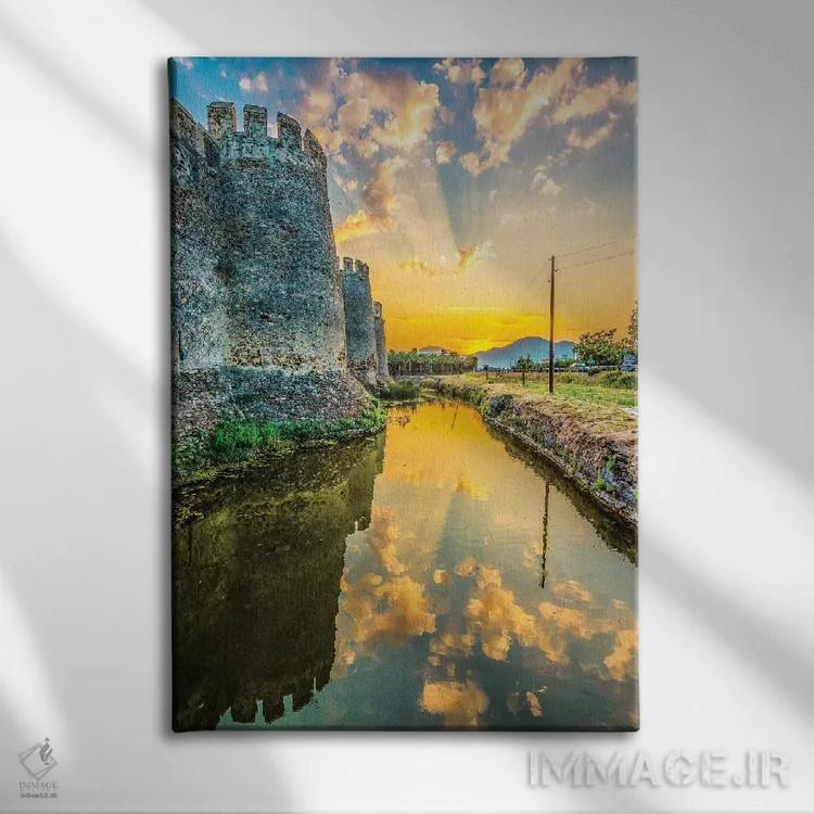 تابلو دکوراتیو قلعه آنامور اثر نجدت دوزن - نمای روبهرو روی دیوار