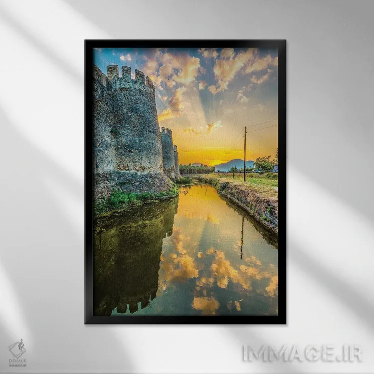 تابلو دکوراتیو قلعه آنامور اثر نجدت دوزن - نمای قابدار مشکی