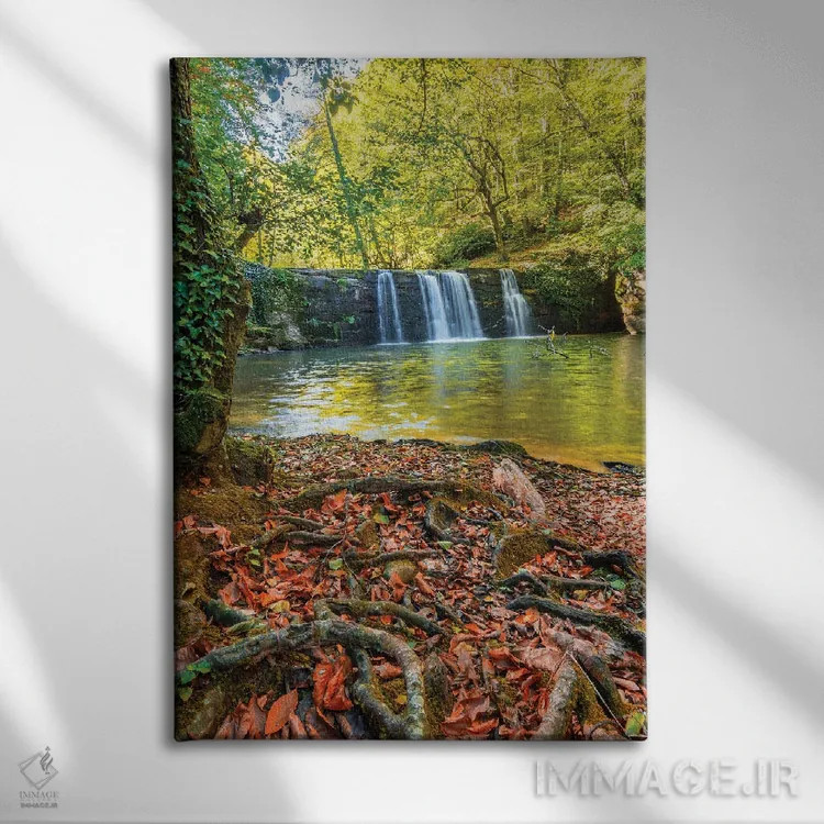 تابلو دکوراتیو آبشار اثر نجدت دوزن - نمای روبهرو روی دیوار
